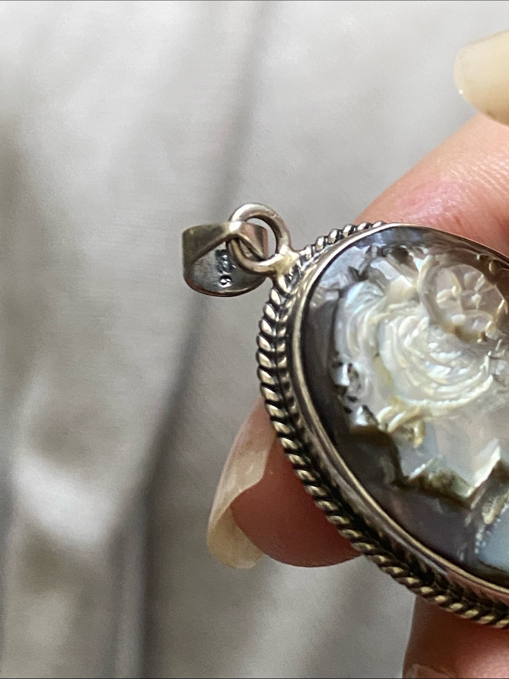 Sterling Silver Cameo Pendant - Picture 2 of 3